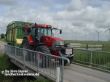 Mc Cormick 200 auf einer Brücke